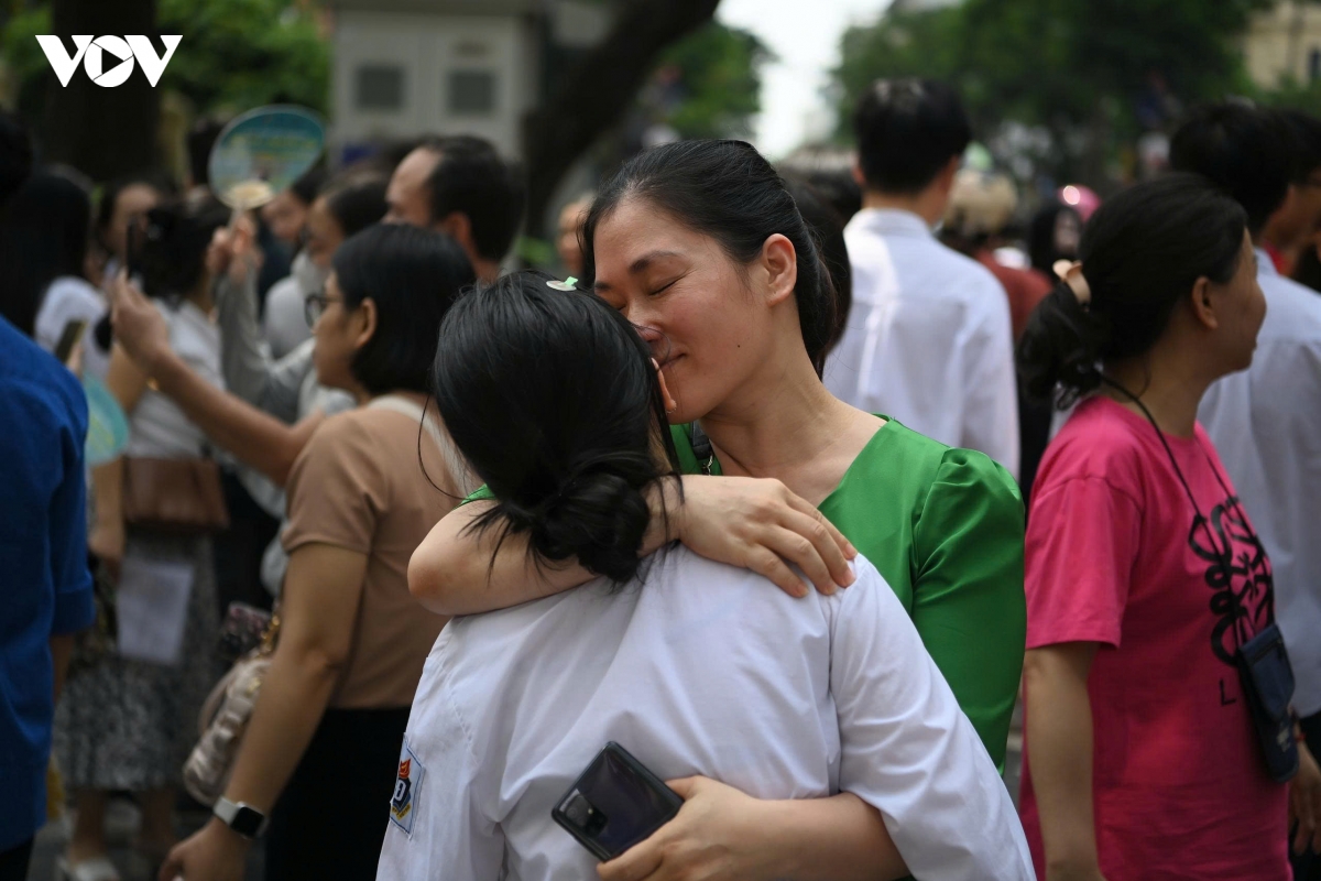 Thi không để loại học sinh, áp lực lớp 10 vẫn tăng do thiếu trường công